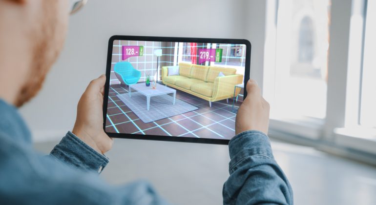 How AR and VR are Helping Ecommerce Industry in 2022